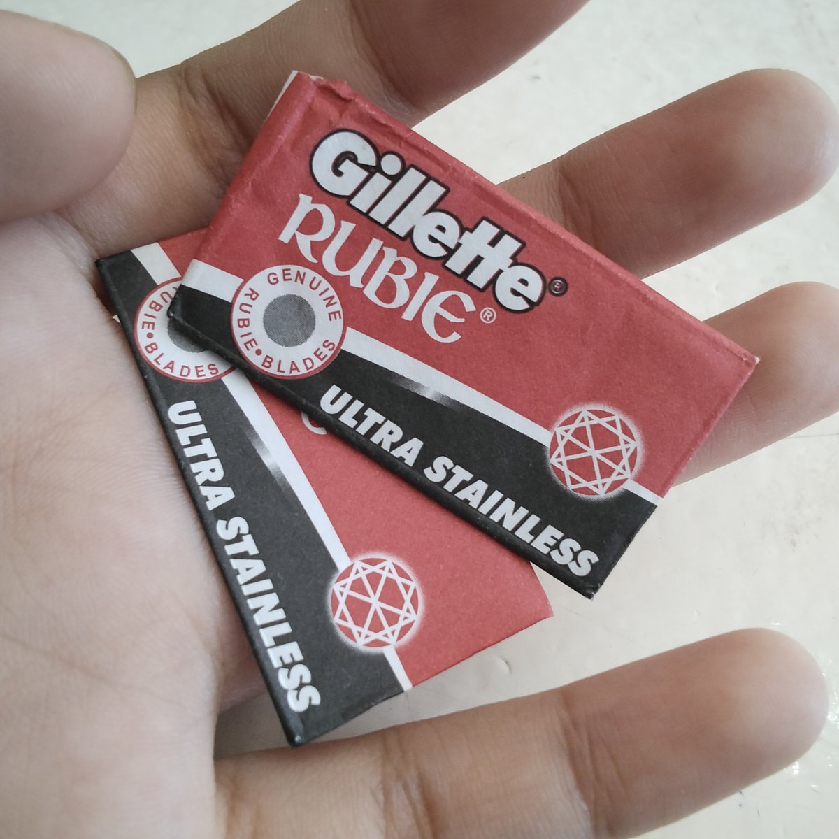 octoberley_'s tweet image. haul ! gonna be my first time using actual razor blades
.
.
.
#shtwt #slittwt #shedtwt