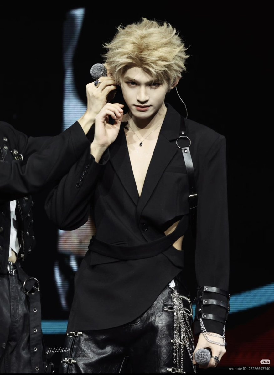 yunyixxh's tweet image. so cute and with this hair color #yunqi