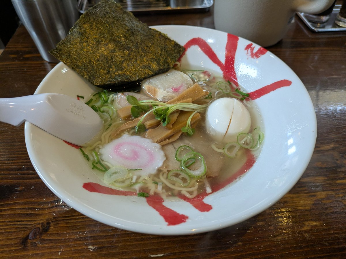 kamiver2's tweet photo. 函館のラーメン あじさい

不味くないけど･･･
正直これが函館のトップ レベルなのか･･･って感じ。
チャーシューに気合いも感じられないし残念。 https://t.co/3wv4Tcj8EN