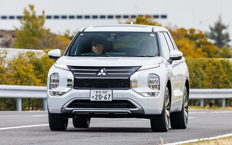 car_watch's tweet image. 【国内メーカー最新電動モデルイッキ乗り】新型「アウトランダーPHEV」、万能性とタフさとともに電気の使い方の新境地を開いた car.watch.impress.co.jp/docs/news/impr… #三菱自動車 #アウトランダー #PHEV