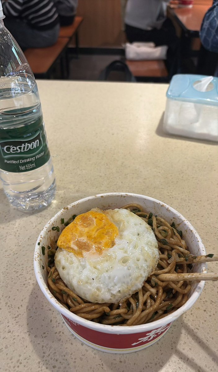 热干面虽然好吃 但还是要少吃 真真的热量炸弹 https://t.co/YdGJaIdiyK