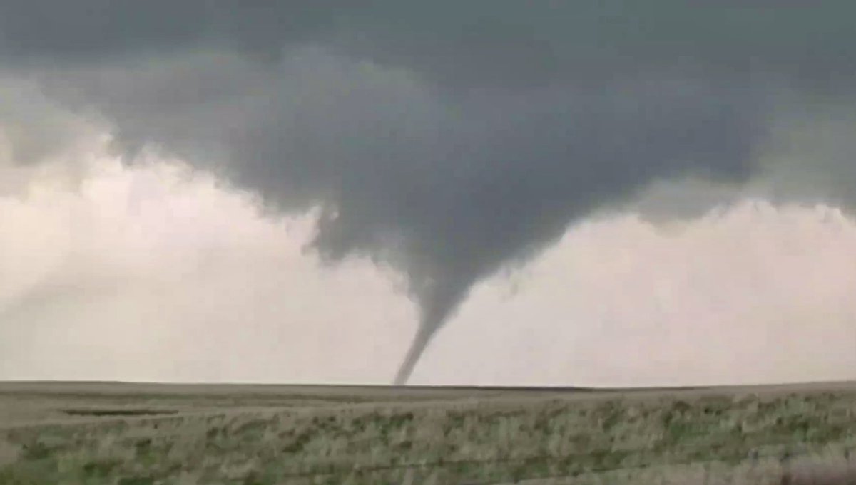 theScantman's tweet photo. Twins near Foraker at 8PM doing local live coverage on the #MCWX app @MikeCollierWX @StormChaseTV @DanielNymanPW https://t.co/5bngOeVrHE