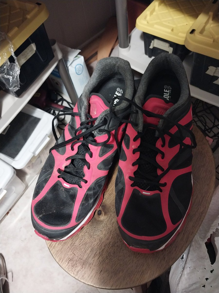 Bigfootlov3r's tweet image. Nike airmax 2012 looking to sell these to help get stuff home I had to leave in nv. Size 15 message for info. 

#Nike #Size15 #Forsale