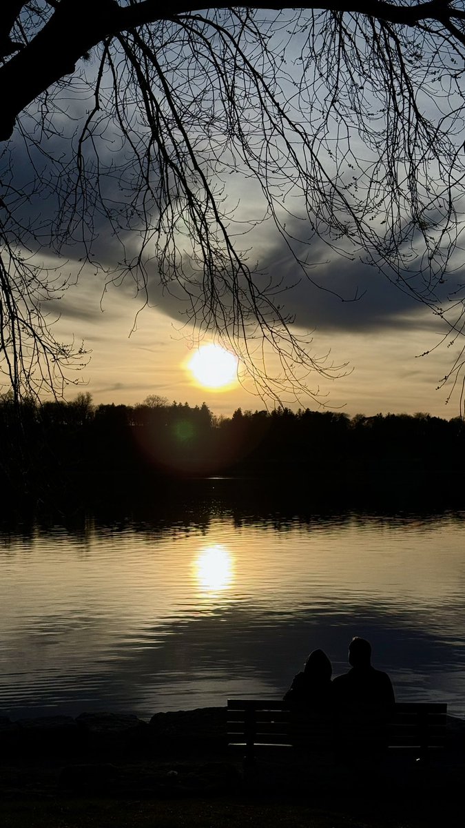 preciousaigbe01's tweet photo. Today I walked and caught this beautiful sunset https://t.co/Yy0BTEkNEV