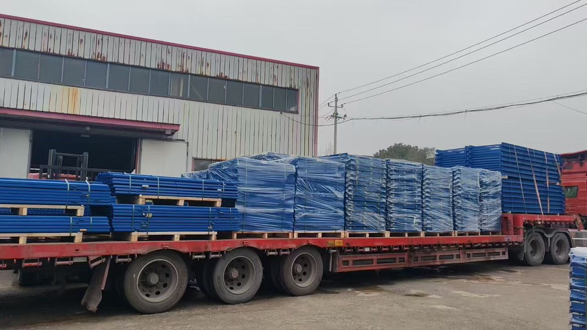 Joycewillteen's tweet image. Happy Monday, everyone! 
Just stepped out to the loading bay—all packed up is so satisfying! 
Watching this truck pull out is the best way to start the week.
If your warehouse floor is getting a bit too "crowded" lately, you know who to call! #CantileverRacks #CustomManufacturing