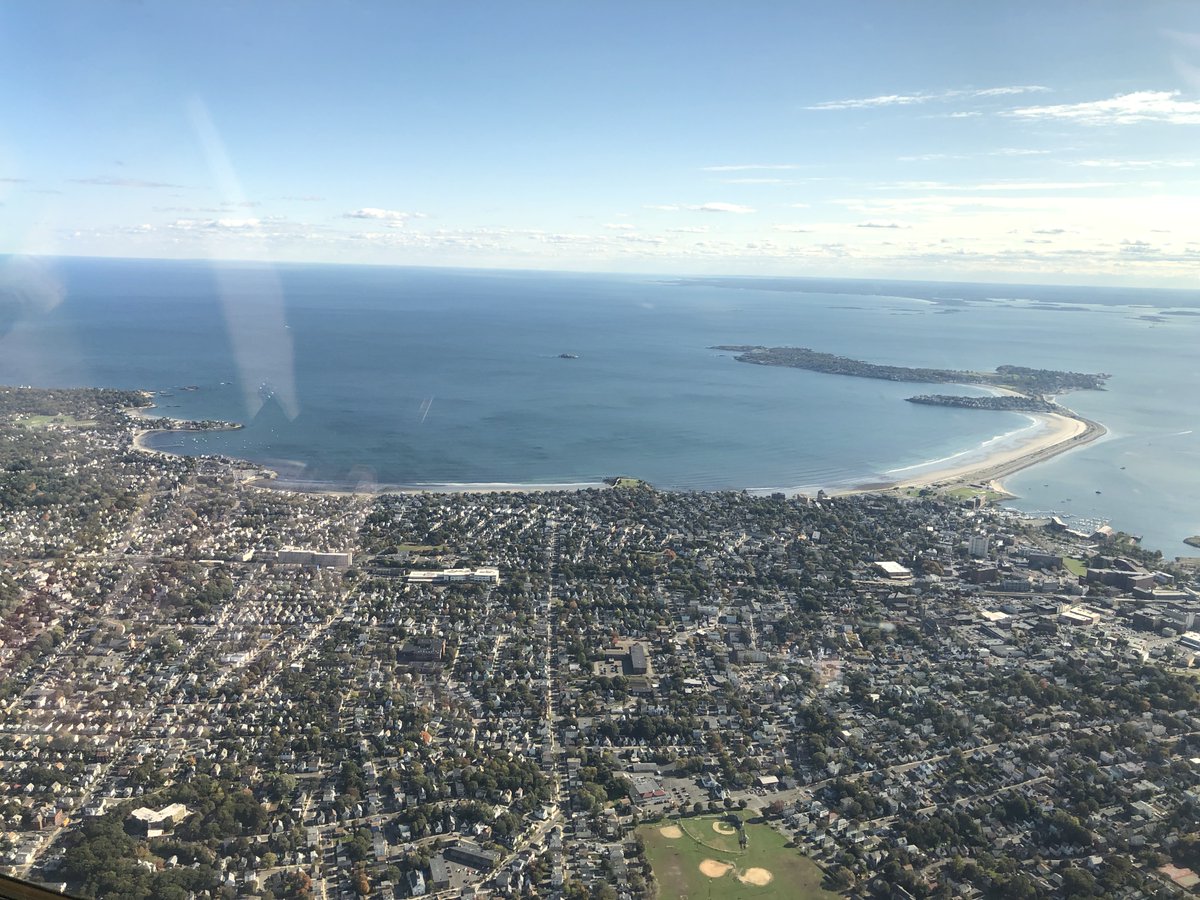 Tian9jaw's tweet image. Pilots all love flying to Boston: polar routes = high subsidies, and fresh lobster waiting when you land. Win-win! 🦞📷#PilotLife #Boston #Lobster #AvGeek #PolarRoute #Aviation