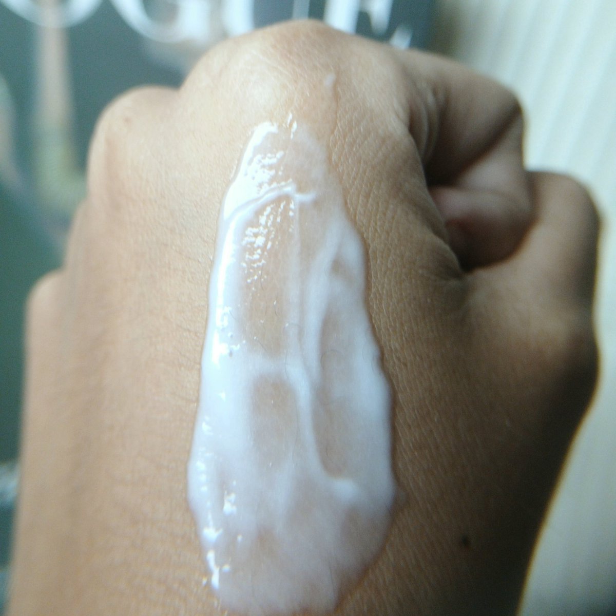 2026 masih struggle sama badan bruntusan dan chicken skin? tandanya kulit kalian butuh exfoliasi, dan mungkin ini produk yang tepat dan cocok buat dicoba!