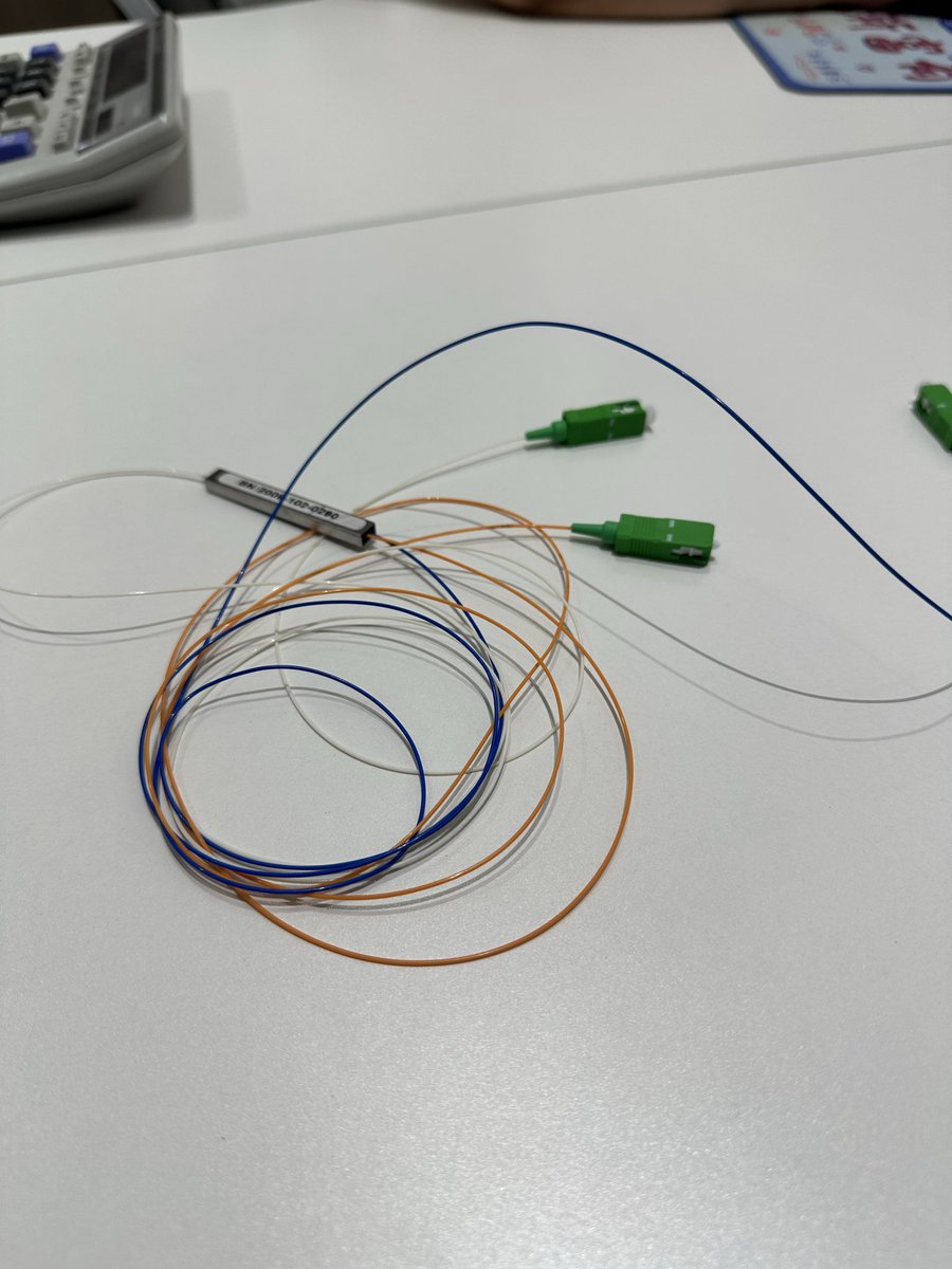CholeLawemkp's tweet image. This PLC optical splitter is the heart of every FTTH network!
Splits one fiber signal to multiple users with low loss and high reliability.
Perfect for telecom, ISP, and home fiber projects.

#FiberOptic #FTTH #Telecom #PLCSplitter #NetworkInfrastructure