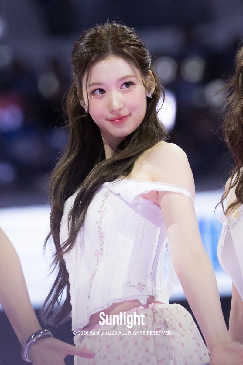 글로니 GLOWNY tweet media