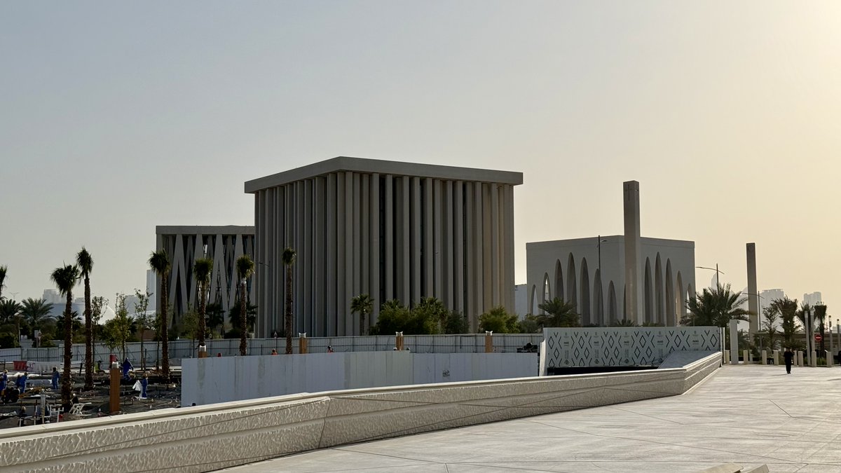 soohyoun's tweet photo. Abrahamic Family House (David Adjaye, 2023)

순서대로 기독교, 이슬람, 유태교가 함께한 종교시설. 각 예배실은 같은 크기로 지어져서 동등함을 표현한다. 시도만으로도 흥미로운 종교시설. https://t.co/8J7m5h3TUv