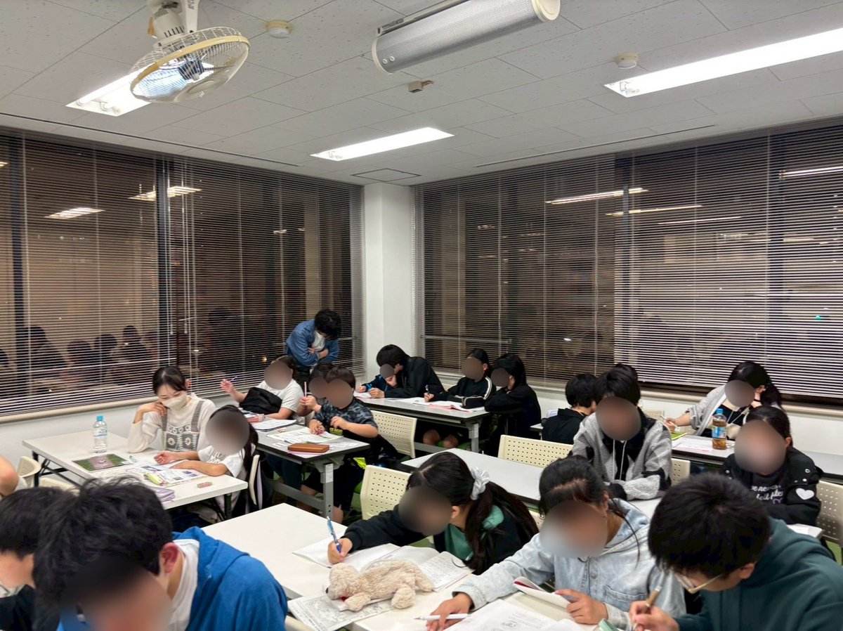 studyfreehodo's tweet photo. 【4/24 #ほどがや無料塾📚】

本日もたくさんの新入生の方々に見学に来ていただきました！
もう活動に慣れてきた新入生もいて、感動でした✨

子どもたちは、初めての会場でありながら、集中して学習を進めることができていました。学習を楽しみながら取り組む姿が見られて嬉しいです😊 https://t.co/xczOr3e8el