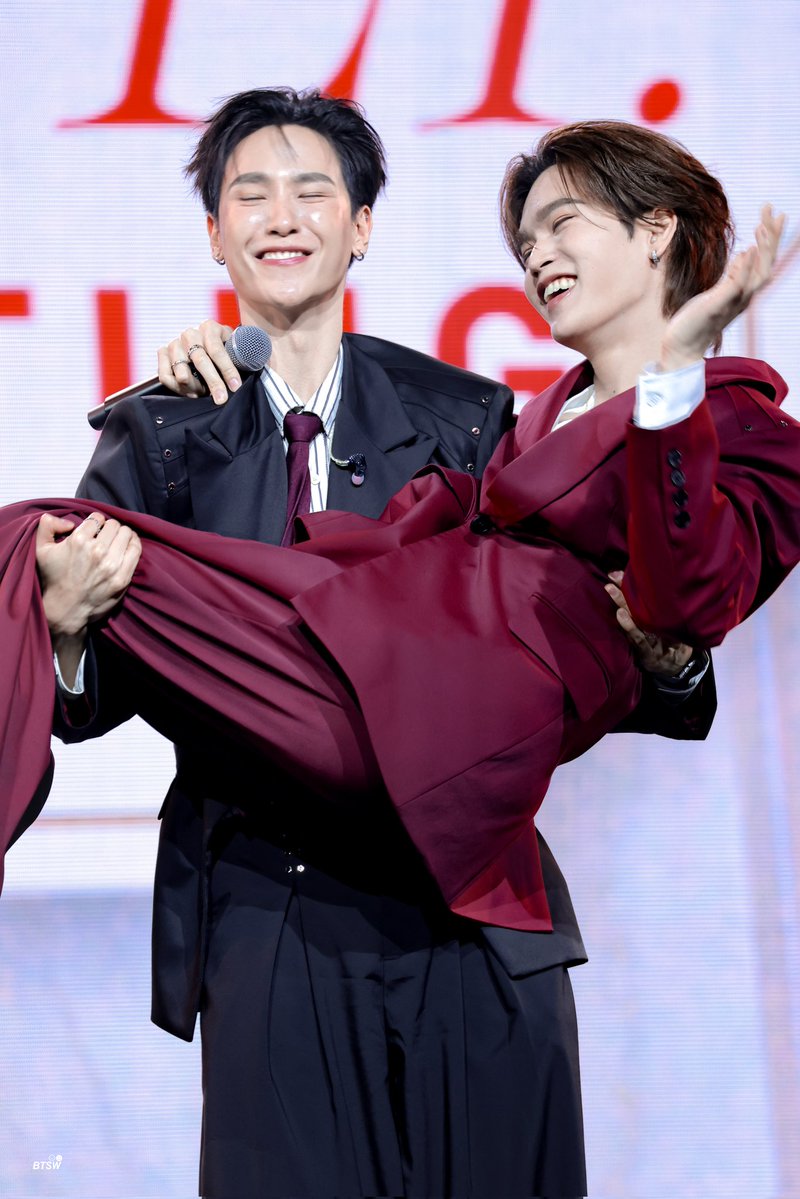 bbbittersweettt's tweet image. ยกแฟนยิ้มแฉ่ง                   ยกบอลยิ้มแหย

#SulwhasooBouncetoYouth
#FirstCareActivatingSerum
#junniorrs @jnnrrs ☼⋆