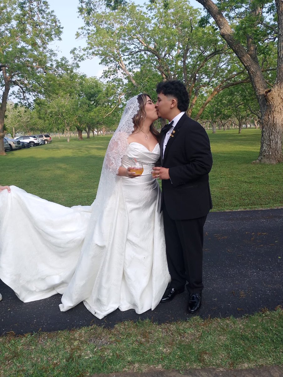 AlexaBurman's tweet photo. My little girl, now a beautiful wife. God’s blessings always be with you🙏🏻 https://t.co/eroMpV0wyM