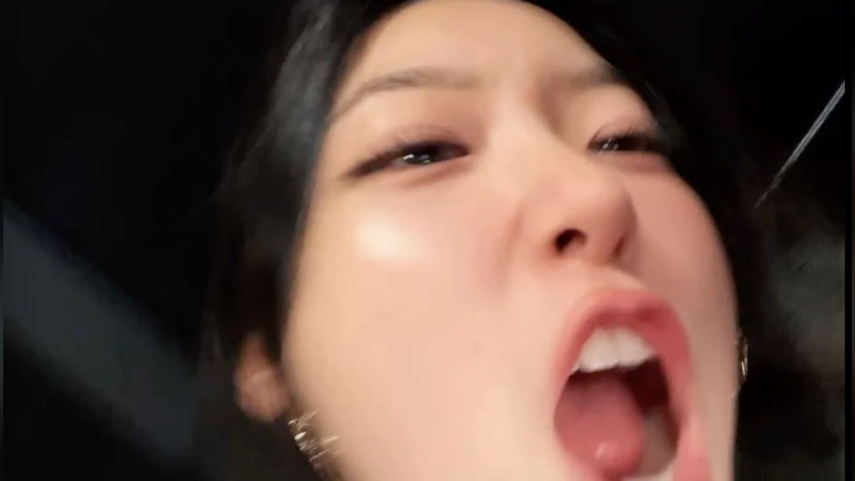 𝐒𝐀𝐑𝐀𝐇. tweet media