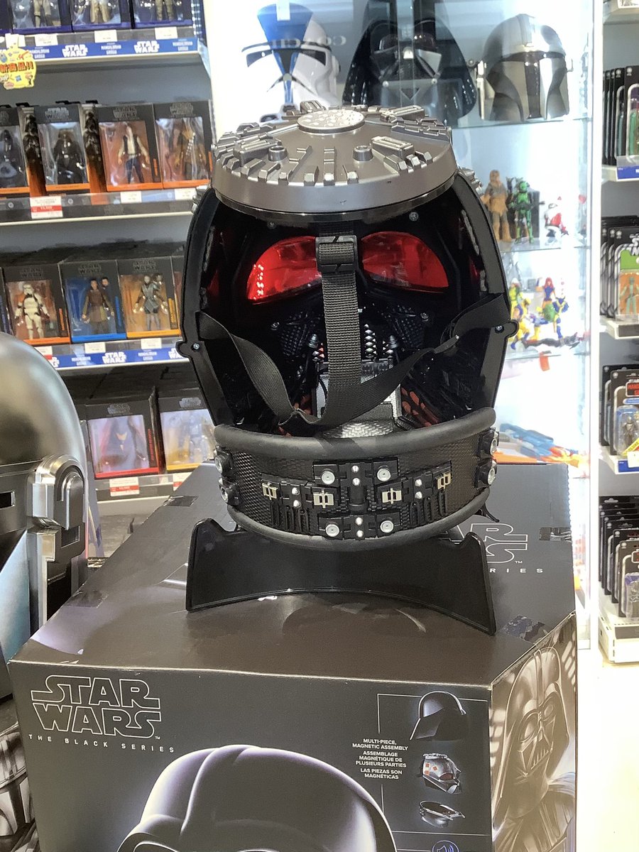 Hasbro_Store_JP's tweet photo. 【#三井アウトレットパーク滋賀竜王 店】
GWは #HasbroStore がアツい🔥
【4/24〜5/10までGWセール開催中‼️】
大人気のダース・ベイダー&マンダロリアンのヘルメットが今おトクに✨
かぶって気分は銀河の支配者or賞金稼ぎ😎
ぜひ店頭でチェックしてね😉✨
#STARWARS #MayThe4th #GWセール https://t.co/BYbQZ9rNTk