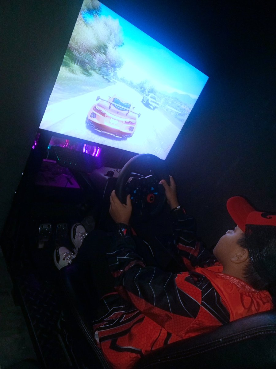 karla_Tech's tweet image. Today was one of those days that become perfect when you share them with your son.
His happiness is mine.😍
I love you beyond measure, my Máxi.♥️
#HappySunday  #Carsimulator