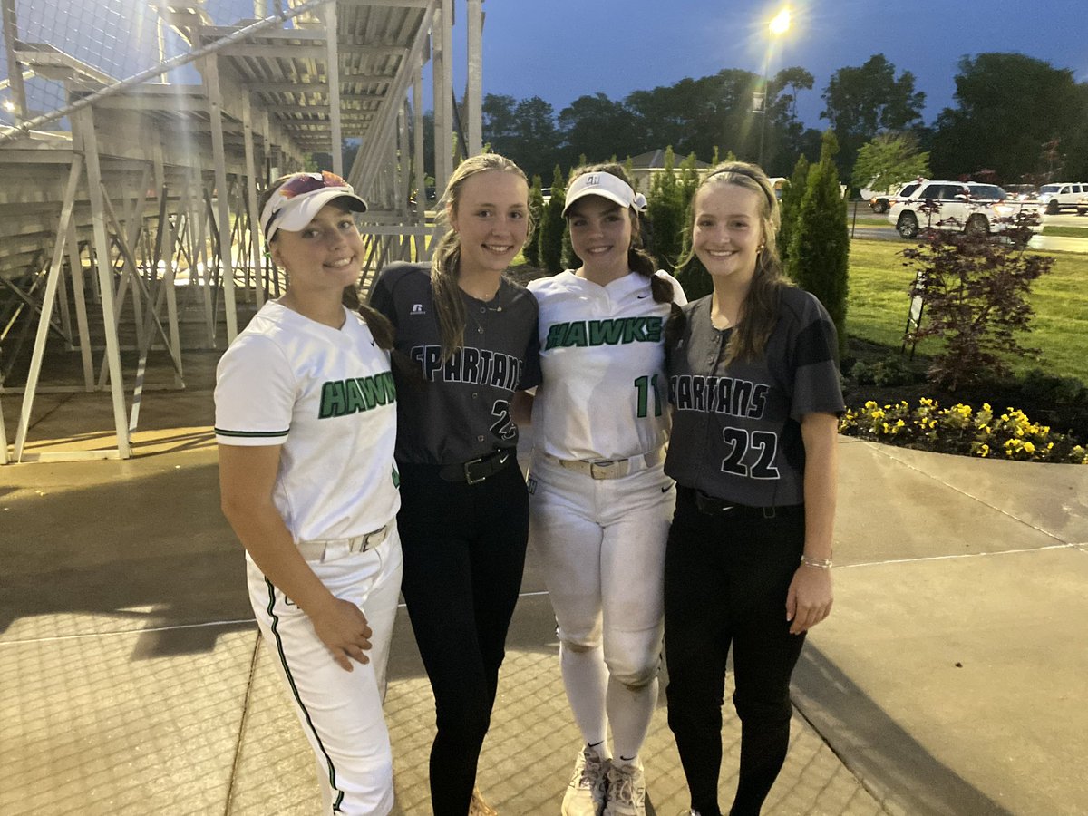 KhloeMarseilles's tweet image. Tough loss against the #1 team in the nation—fell 5-4 but competed the whole way. Proud of the fight.  Got 3 games this week, time to get back to work and get ready for district play #GoHawks #Team6 

Was able to see some good friends from travel ball too!! ❤️🤍
@knightssftball