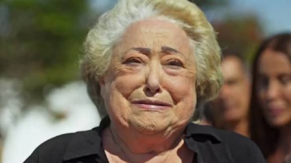 provavelmente a última oportunidade que a Suely Franco teria de ser premiada pela sua atuação em vida, depois de ter sido roubada contra uma atriz jovem mediana no Huck, e agora os lixos <a href="/chicobarney/">Chico Barney</a> e <a href="/HugoGloss/">Hugo Gloss</a> votam contra ela sendo que nem assistiram a novela. #TrofeuImprensa