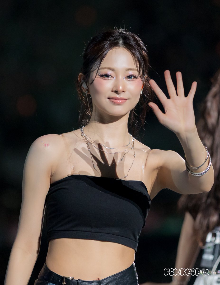 KSKKPOP's tweet photo. 260426 TOKYO DAY2🗼

#쯔위 #周子瑜 #ツウィ #TZUYU 
#TWICE_THISISFOR_WORLD_TOUR https://t.co/QoA4jSAwGz