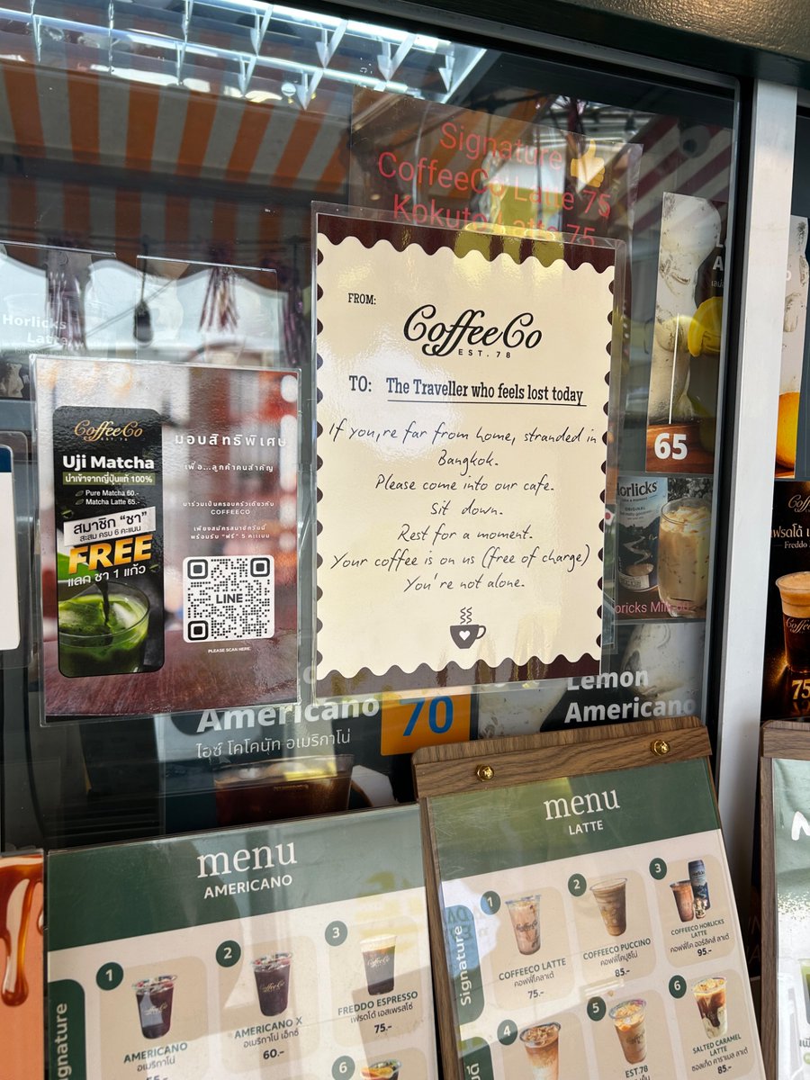 Rajprasong_News's tweet image. Got off at Aree BTS, a coffee shop where I got this OJ, say if one is tired and want to rest, one can pick up a free coffee here, Thainess at its finest #Bangkok #Thailand