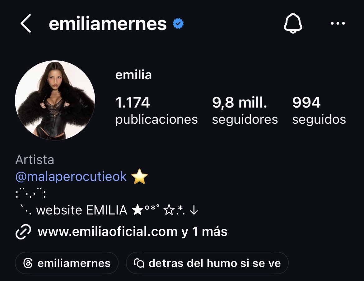 🚨Emilia Mernes se convirtió en la primera mujer y cantante argentina en bajar más de 500 mil seguidores y no volver a remontar a las semanas 🔥 (subió poco mientras bajaba, por eso su número se congela). Oh, Tini realmente la has acabado.