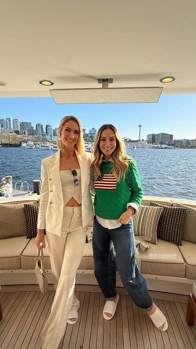 JessicaWyalmr's tweet image. Sunny days, best friends, and Seattle sparkling in the background 
Boat life never looked this good! ☀️
Who else is ready for more adventures like this? 
#Seattle #BoatDays #FriendshipGoals #PNW