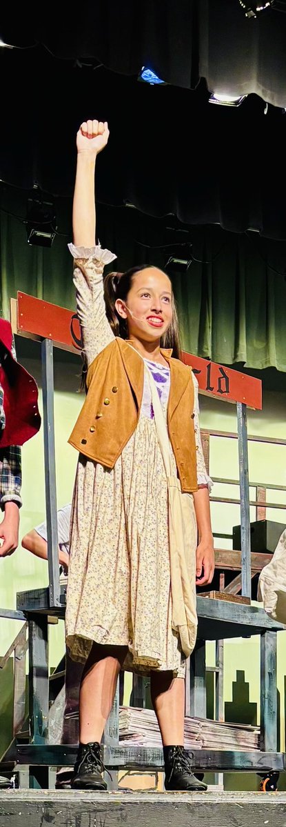 FERChatterjee's tweet image. I’m a distinguished visiting fellow ⁦@ColumbiaUEnergy⁩ and an industry advisor to KKR. I once rang the opening bell at the NYSE. But I ain’t sh@#t. She’s the King of New York!!! @newsies