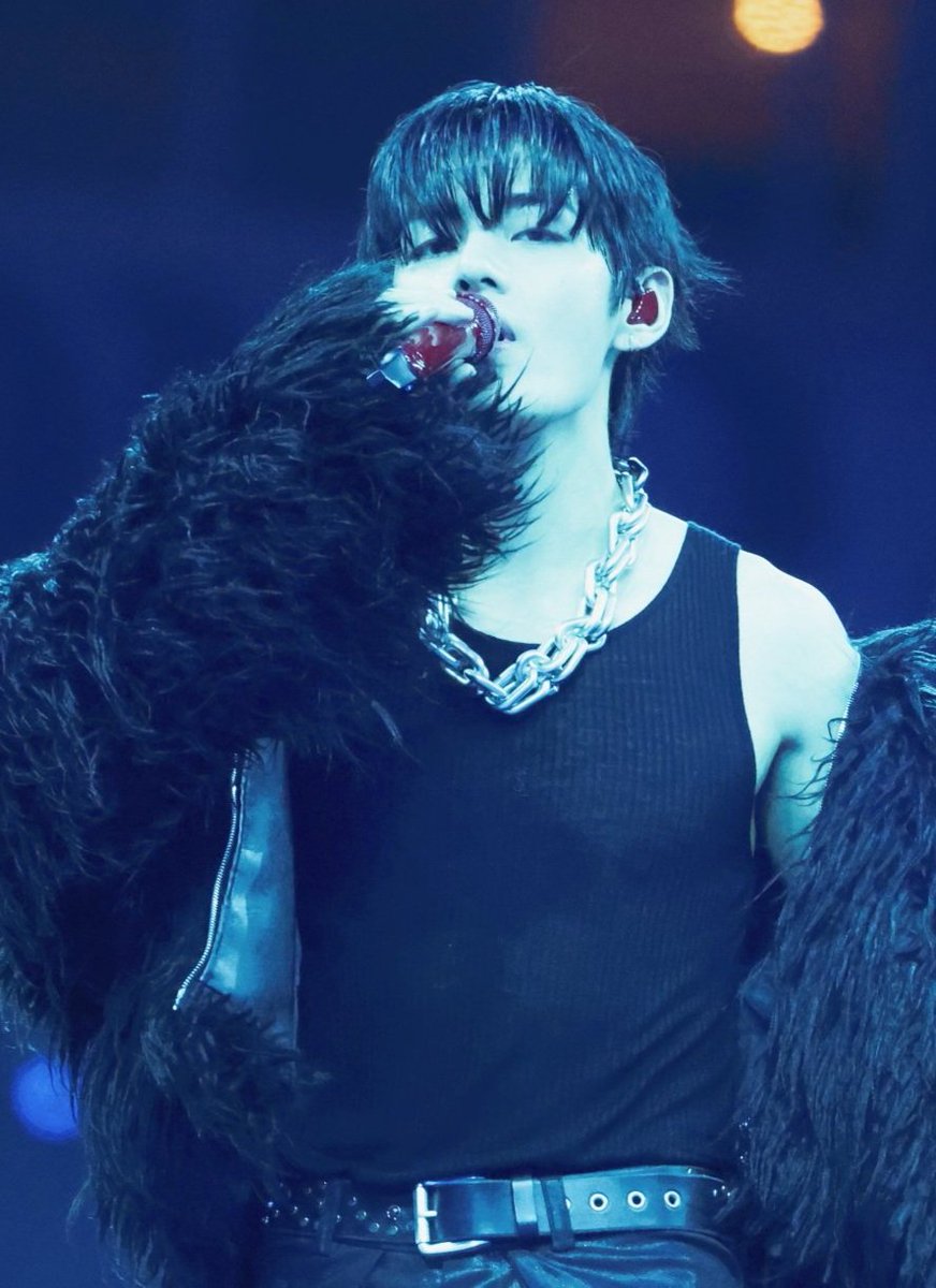 OH FCK OH FCK TAEHYUNG WTF OMG??