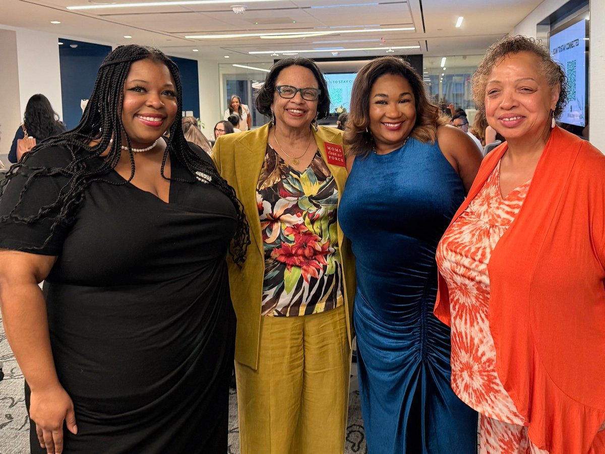 MomsHealthEQ's tweet photo. #DCCLIMATEWEEK ended with a postive vibe. @EnvDefenseFund &amp; HORIZON, a leadership network &amp; community for women in the environmental &amp; climate fields,hosted:Charting a Path Forward-A Social Hour for Women Working on Climate &amp; Environmental Resilience. https://t.co/nwPsVLKwOO