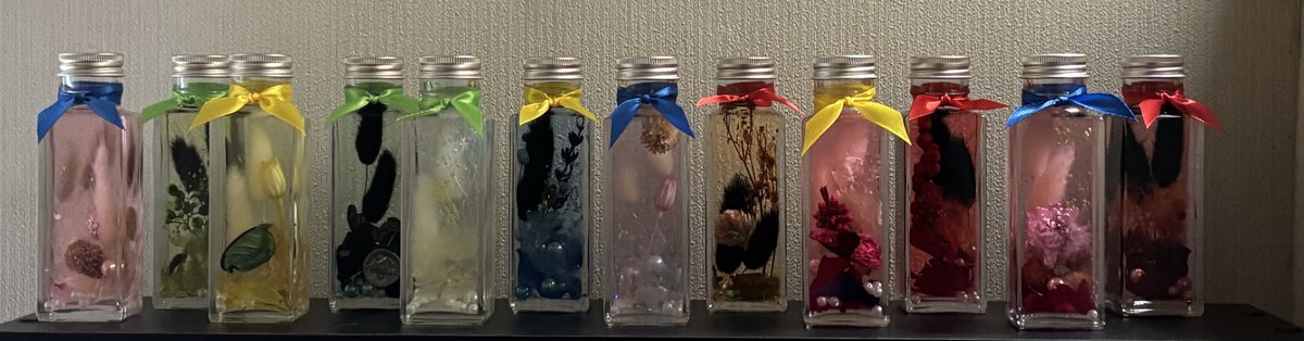 hatunya09083's tweet photo. くうらん自陣のハーバリウム、リボン付けて並べたらだいぶ可愛い！ https://t.co/P7uQa8k3Po