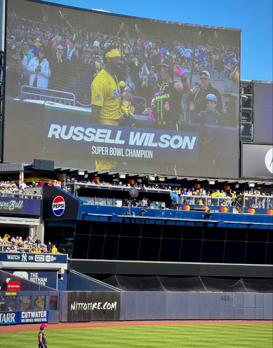 40,000 Screaming Fans! Good Times! 
In <a href="/Yankees/">New York Yankees</a> Stadium w/ <a href="/TheSavBananas/">Savannah Bananas</a> My Kids love you guys!
