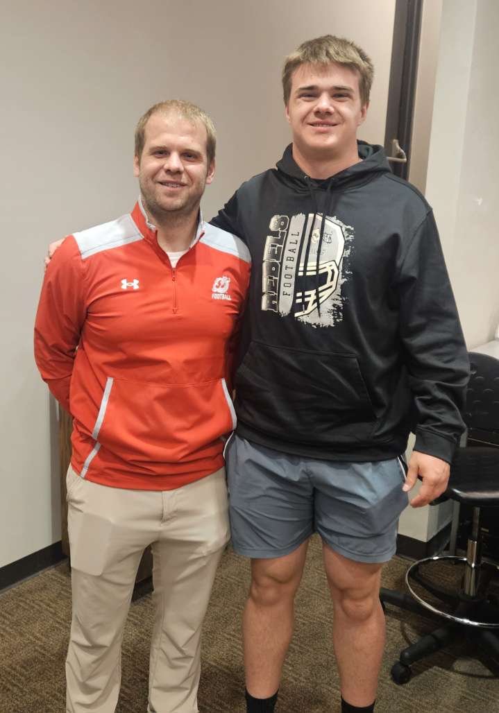 FarmerDaleNolan's tweet photo. Thank you @msum_football for the Junior day visit. Had an awesome time learning more about dragon football! @needhamchris_ @CoachLaqua @PrepRedzoneMN @OJW_Scouting https://t.co/XyUztxcsEx