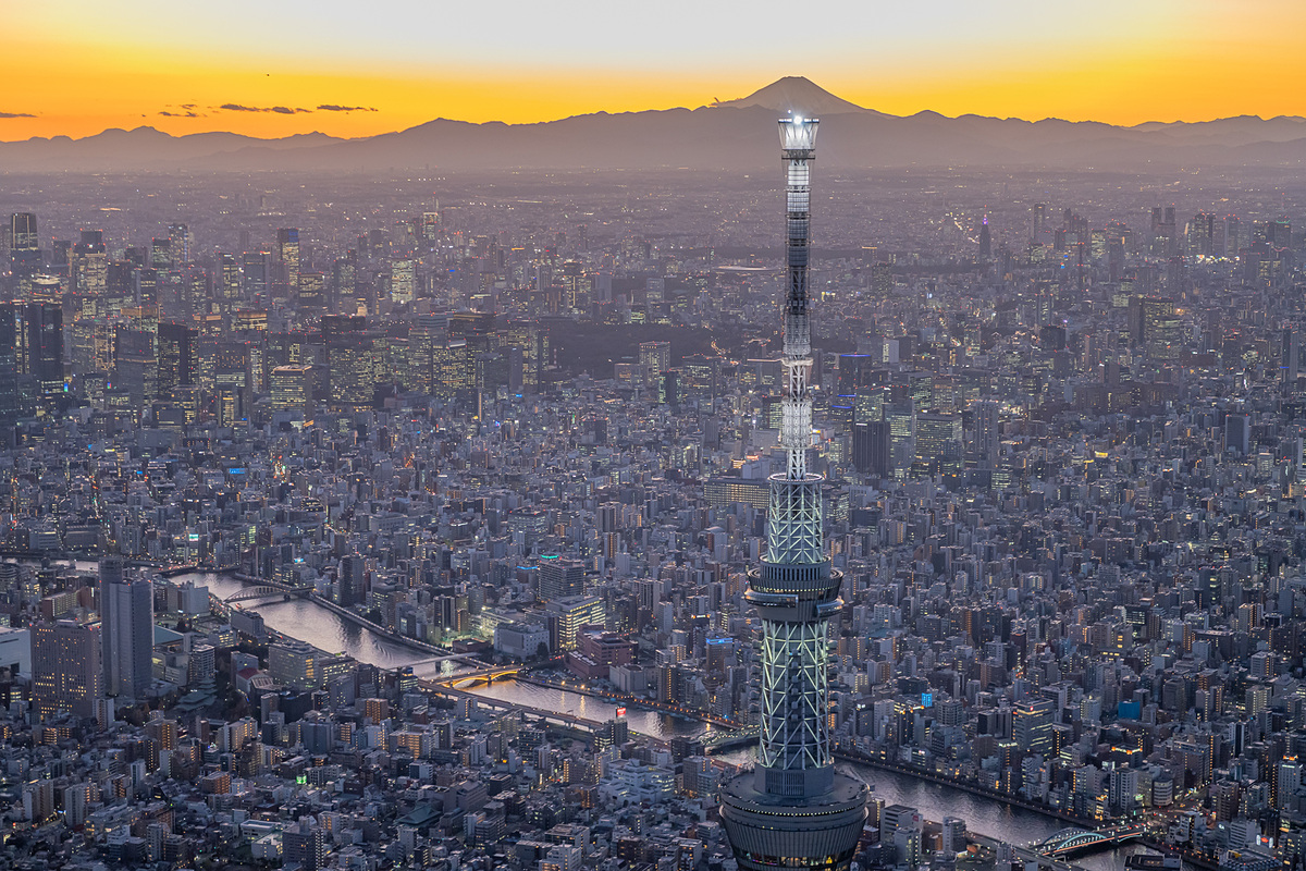 dc_watch's tweet photo. インタビュー：ニコンZRが捉えた空からの東京夜景…その「静止画」クオリティを紹介　目を見張る解像力と高感度画質【RAWデータをダウンロードできます！】 https://t.co/XCTRVHyRzo https://t.co/HvSgkhawEB