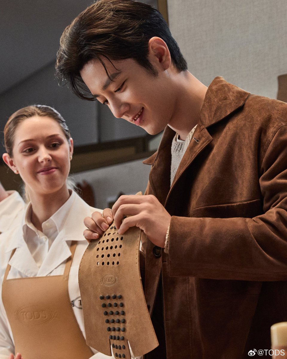 XiaoZhan_OFC's tweet image. 【260427 Photo】

#XiaoZhan1005NewsPort
#XiaoZhan #肖战

TOD'S Weibo updated:

Join global brand ambassador Xiao Zhan as he explores the birth of the gommino shoes, step into the Italian workship and trace the origins of this classic creation.