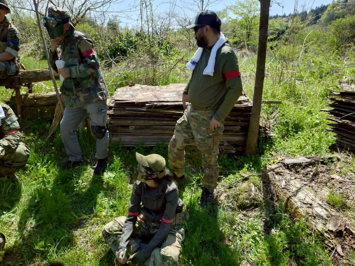 装備と銃は？

匍匐してバケツ取るときに

全部道に脱いで置いてきた

#サバゲー
#因幡の白兎
