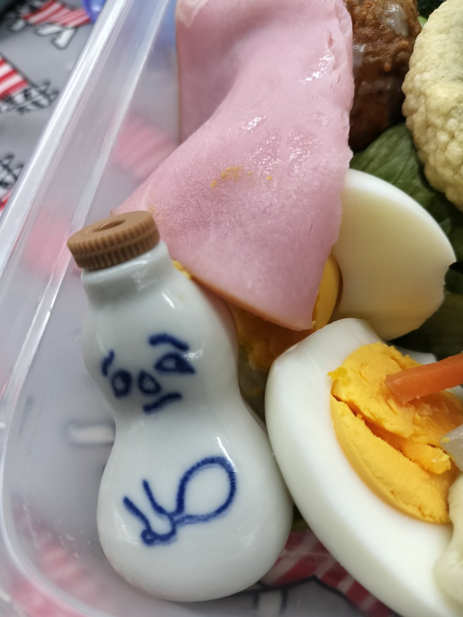 ヤレヤレ
やっと昼メシじゃ〜