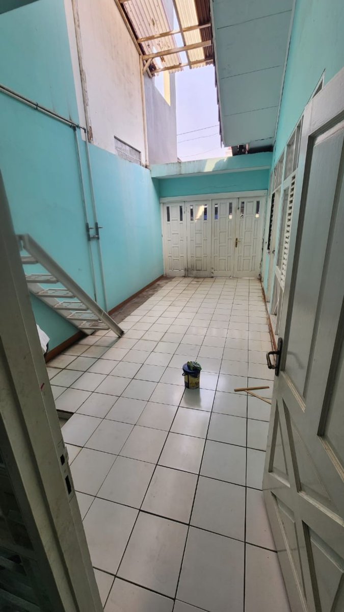 mcsskvn's tweet photo. Dijual Rumah
Citra 1 Ext, Cengkareng
Rumah 1,5 lantai

• Jalan utama
• Luas tanah 200m
• Luas bangunan 145m
• Hadap timur
• 3 KT 2KM
• Ruang tamu
• 1 Kamar ART
• Listrik 5.500kwh (token)

• Gudang (Lantai atas
• Garasi 1 mobil di dalam
• Carport

Harga 2,2M

#JualRumah https://t.co/skbFLSGjig