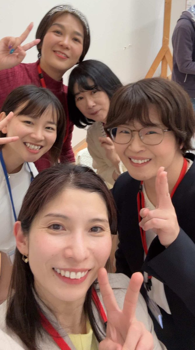 miki_design1's tweet photo. 初めて異業種交流会に参加してきました🌷

交流会に初参加で、前日から食事が喉を通らないほど大緊張してました🥶💦笑

でも、参加してみると、普段出会えない業種の方ともお話しできて、とても新鮮でした😊
 皆さまのお仕事のお話をワクワクしながら伺って、とても刺激をいただきました✨

（共通の趣味の話で盛り上がれたことも嬉しかったです🤭）
素敵な時間を、ありがとうございました✨