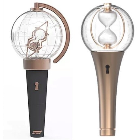 jaejune211's tweet photo. ver.3 compared to the first two versions
so we're going silver this time? https://t.co/9ThAuAJkkA