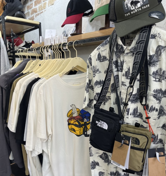 Rinnakazaki's tweet image. The North Face ノースフェイスの新作Tシャツetc入荷しています。  

#USTHENORTHFACE 
#THENORTHFACE 
#ノースフェイス 
#アメリカノースフェイス 
#USノースフェイス 
#日本未発売
#Tシャツ 
#大阪 
#梅田 
#中崎町 
#Rin中崎店
#セレクトショップ