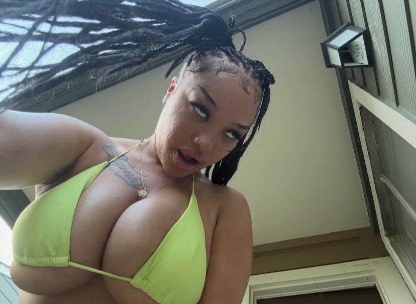 lilmsshortcakee's tweet photo. Green suit me good ? https://t.co/MWeFQj701T