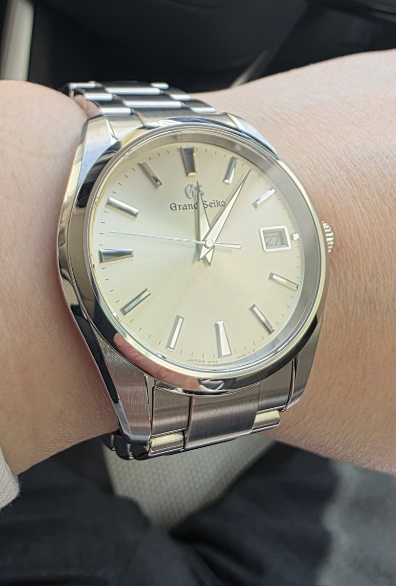 2208west's tweet photo. 今日の相棒はGSクオーツ⌚
購入後44日目、未だ誤差±0秒‼️
ほんと信用出きるね！
#SBGP009 
#GrandSeiko 
#グランドセイコー https://t.co/xUg1PTrOgH