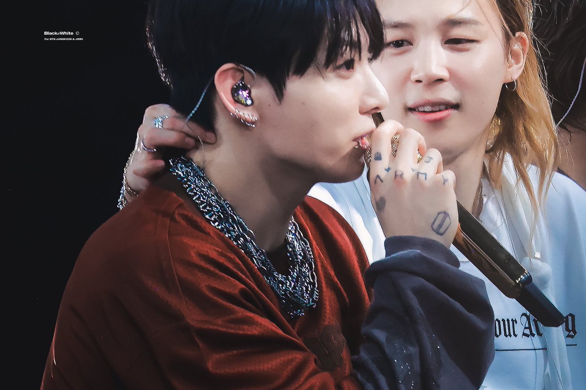 JikookOrtega's tweet image. No puedo seben tan lindos, se los dije se los dije , jimin y jungkook se hiban a mostrar más y que vendrían más revelaciones 🐰🐥💖
Gracias por las fotos tan bellas @blacknwhite_km 
#jikook #kookmin