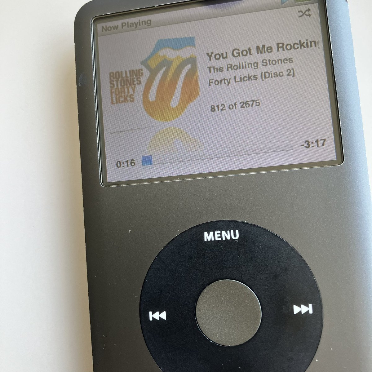 Sally_812's tweet image. 🎵 You Got Me Rocking _ @RollingStones 

#ipodclassic
#lunchtime 🍴
#therollingstones