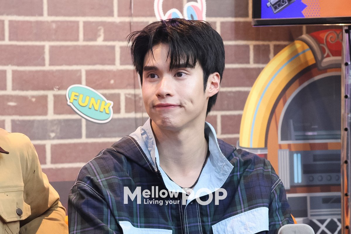 MellowPOP_TH's tweet image. ✨ Mellow POP เก็บตกภาพบรรยากาศไลฟ์ของ “เพิร์ล-พีค” กับซีรีส์เรื่อง “Flower Boy หลงกลิ่นเกสร”
.
#MellowPOP
#หลงกลิ่นเกสร
#FlowerBoyTH
#ช่องวัน31 #one31