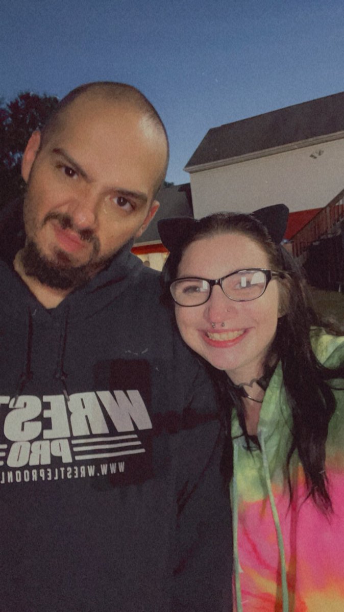 CourtneyMccarr1's tweet image. Happy Birthday to my fave Wrestling Friend @bizare87 🎁🎉🎂 #wrestling #wrestlers