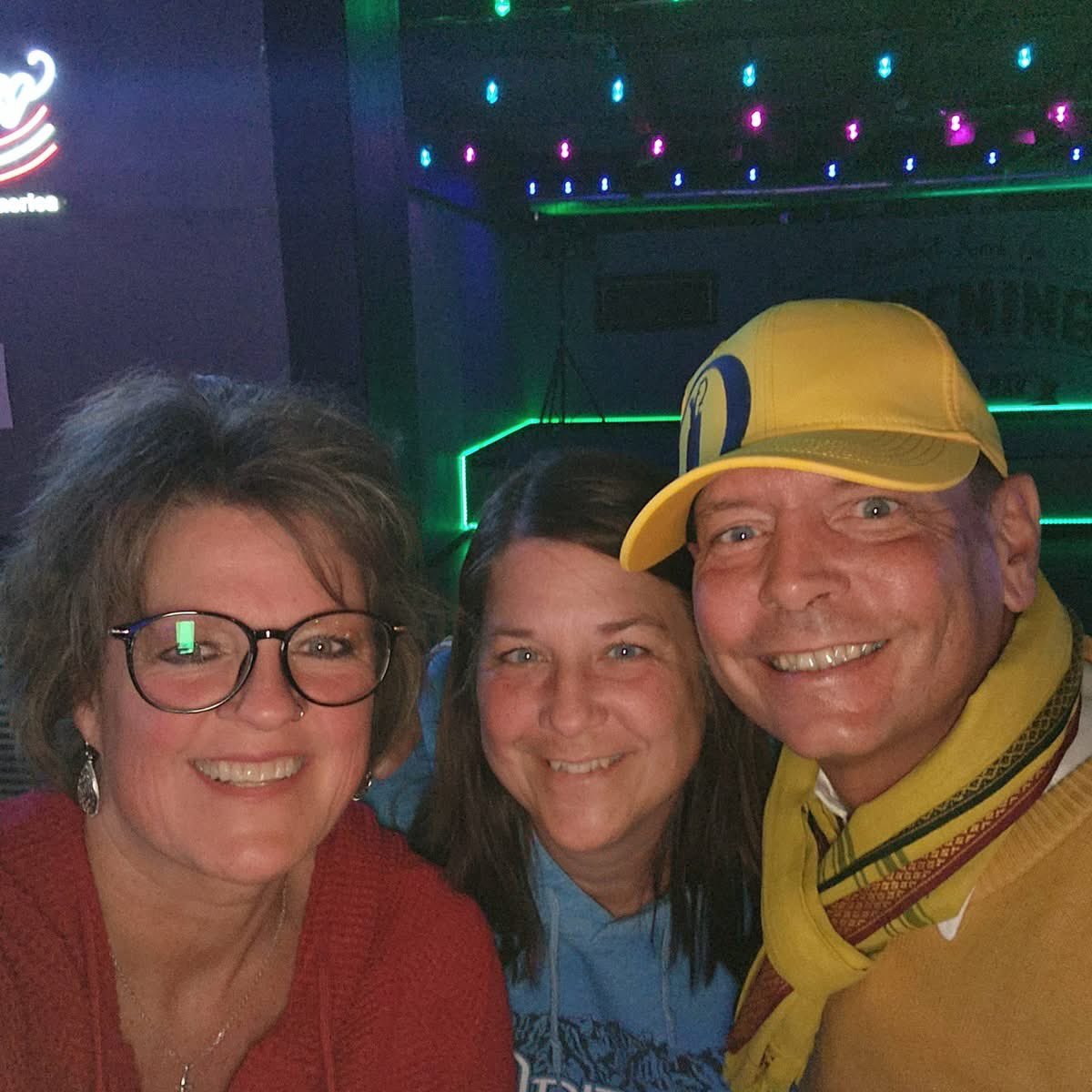 HughesTweets's tweet image. Look who's home!!! So much fun catching up! #sundayfunday 🍻#iowa #usa