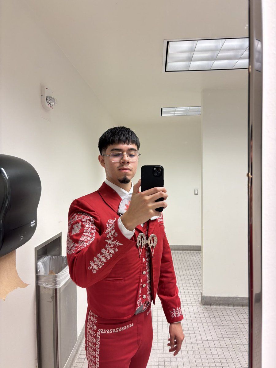 carlos ✧ tweet media