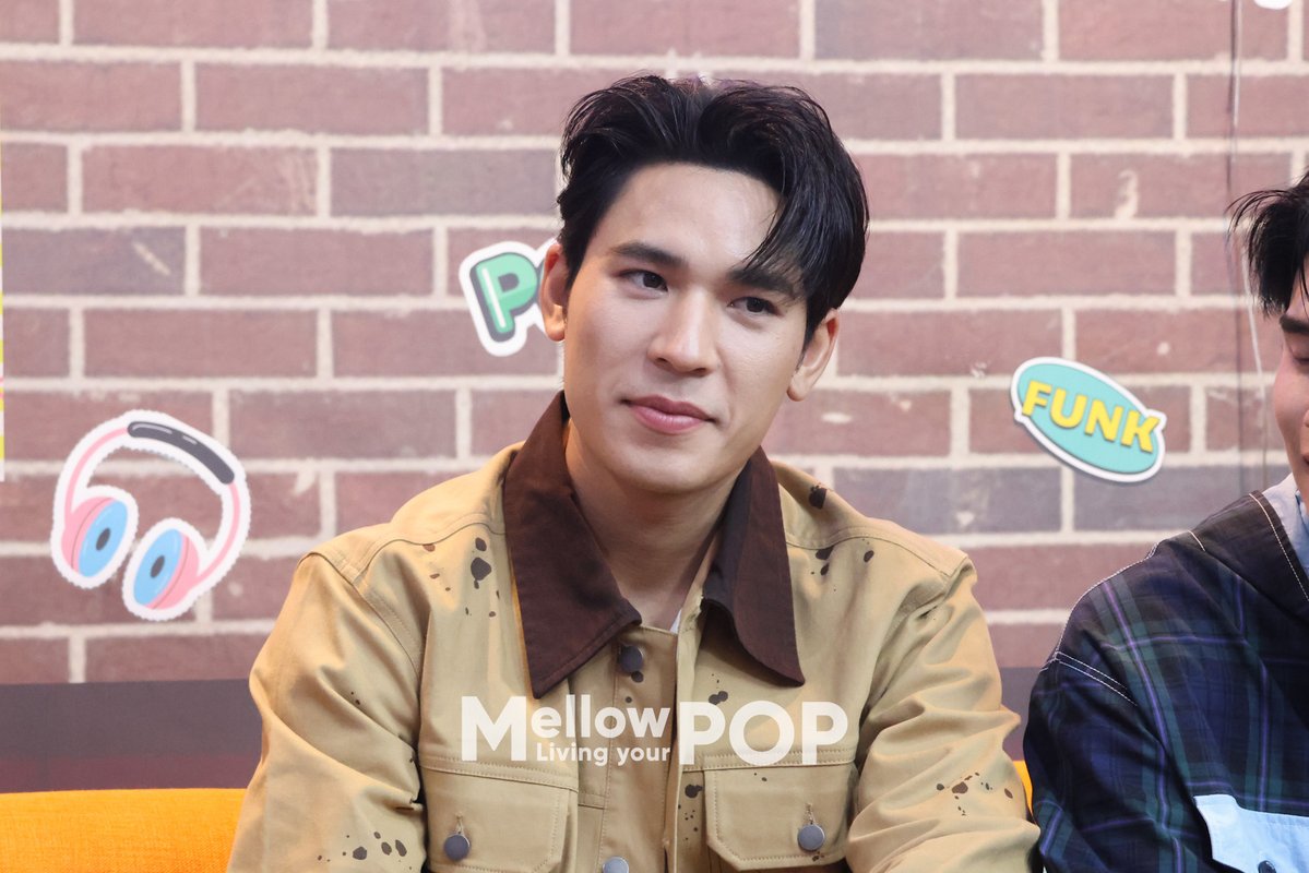 MellowPOP_TH's tweet image. ✨ Mellow POP เก็บตกภาพบรรยากาศไลฟ์ของ “เพิร์ล-พีค” กับซีรีส์เรื่อง “Flower Boy หลงกลิ่นเกสร”
.
#MellowPOP
#หลงกลิ่นเกสร
#FlowerBoyTH
#ช่องวัน31 #one31