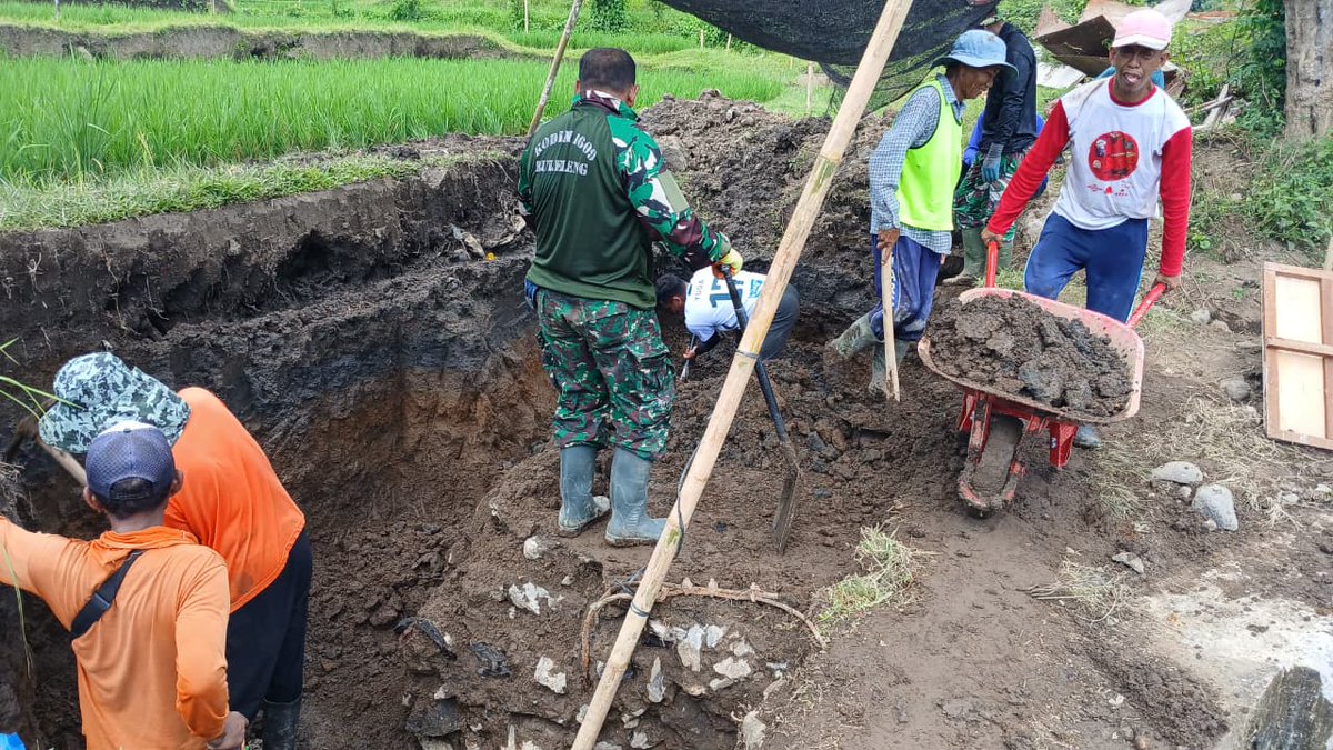 Kodam9Udayana's tweet image. Progres Jembatan Garuda di Seririt Capai 18,5 Persen, Konektivitas Desa Semakin Dekat Terwujud

#Buleleng #JembatanGaruda #InfrastrukturDesa #GotongRoyong #AksesEkonomi